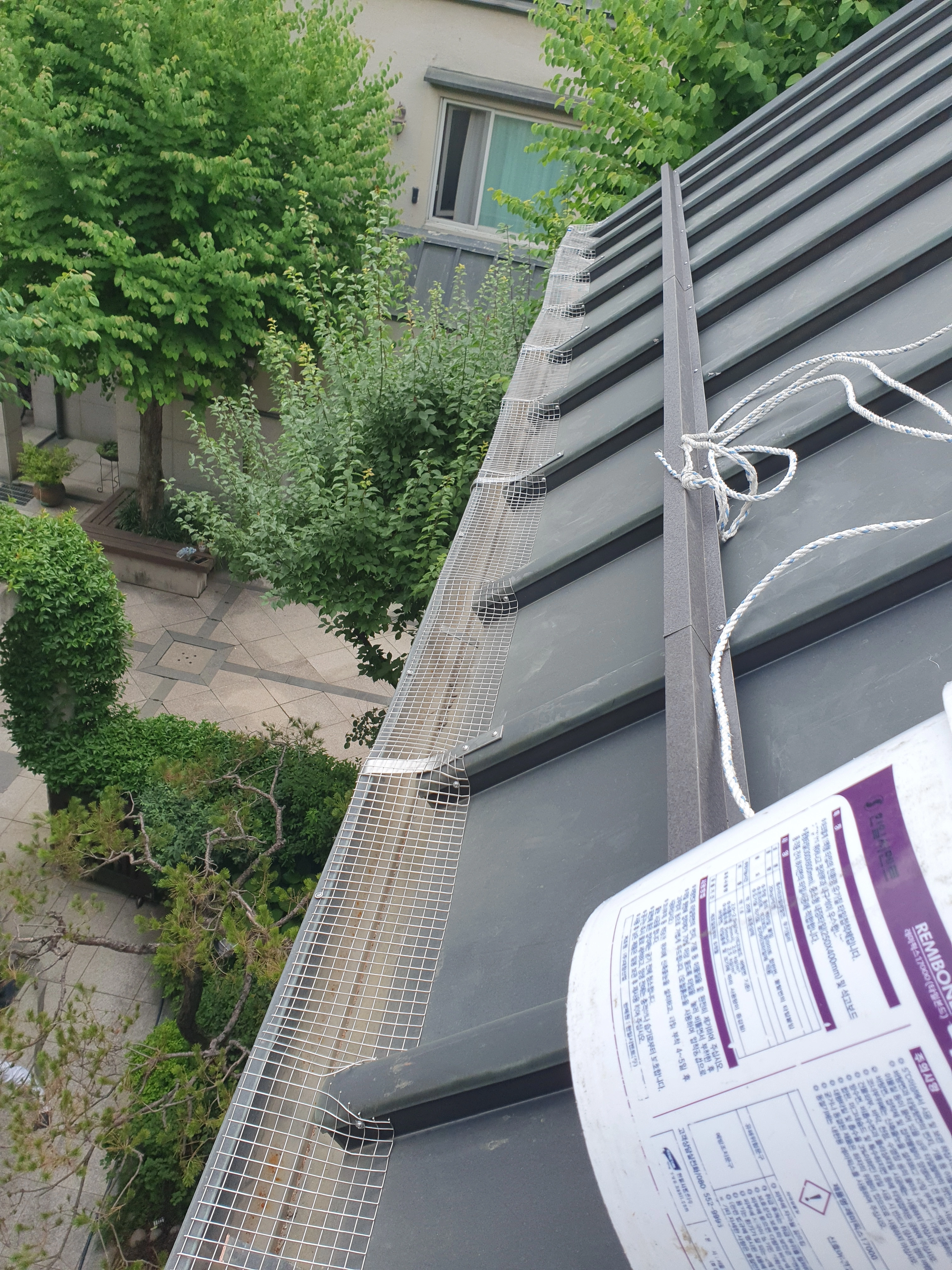 마포구 아파트 처마 홈통 낙엽망 설치 시공사례