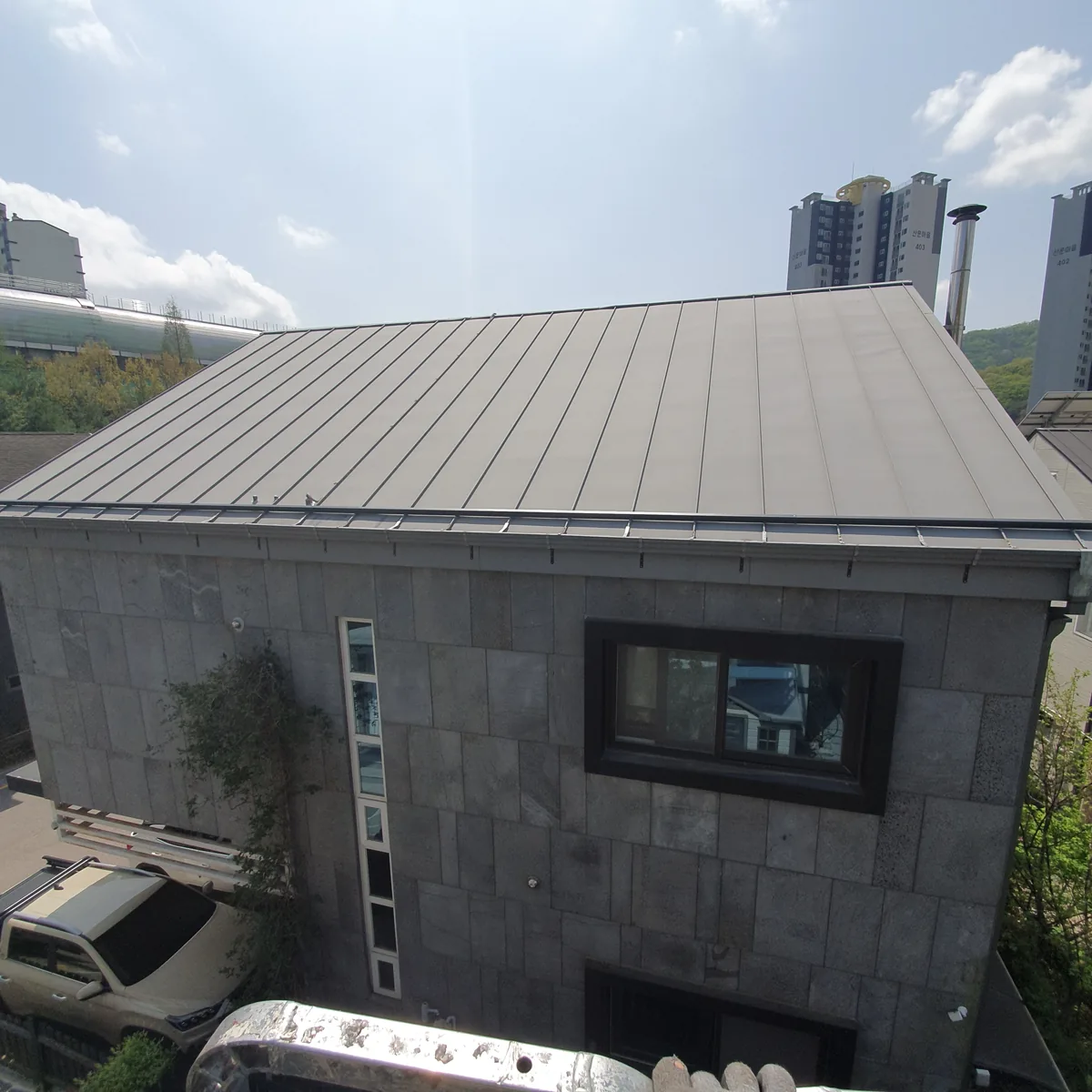 광진구 다가구주택 처마 홈통 전체 교체 후 경사 재설계 완료 상태
